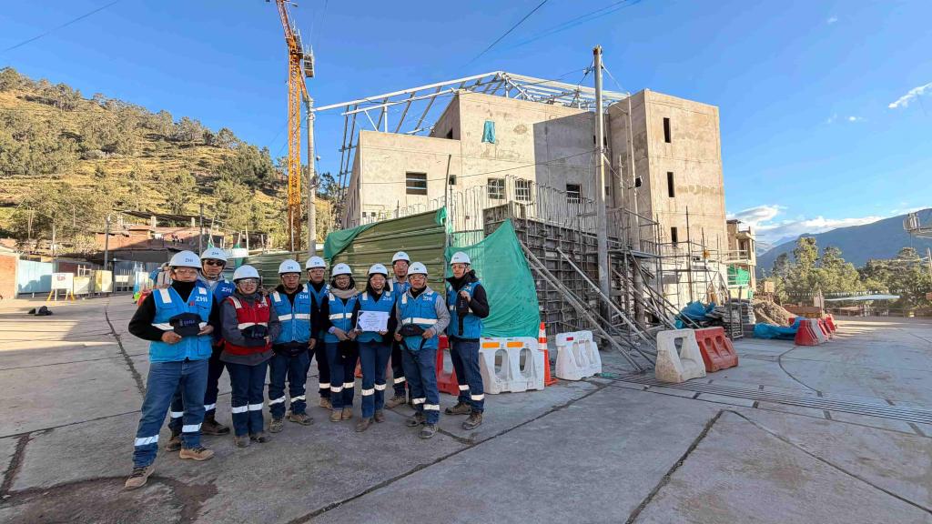 Equipo ZHI en obra — Mejor Subcontrata del mes de junio 2026, reconocimiento OHLA, Chiquián