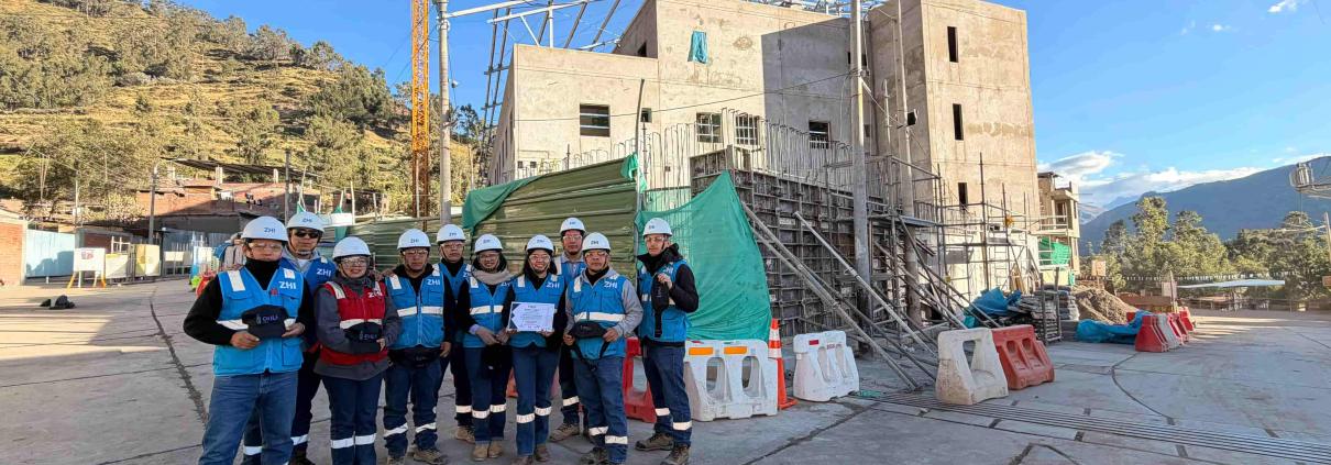 Equipo ZHI en obra — Mejor Subcontrata del mes de junio 2026, reconocimiento OHLA, Chiquián
